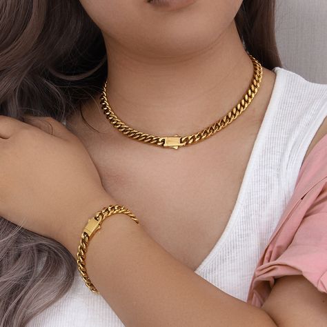 Gold Cuban Chain, Jewelry 2024, 18k Gold Jewelry, Chain Choker Necklace, Fancy Jewelry, Cuban Chain, Chain Choker, Gold Jewelry Fashion, Elegant Earrings