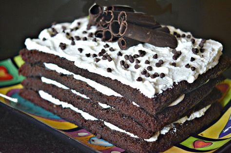 Hugs & CookiesXOXO: CHOCOLATE LASAGNA....THIS IS OUT OF CONTROL, CRAZY DELICIOUS!!! Devil Dog Cake, Chocolate Lasagna Cake, Dog Cake Recipe, Hugs Cookies, Dog Cake Recipes, Whiskey Cake, Chocolate Lasagna, Torte Cupcake, Devil Dogs