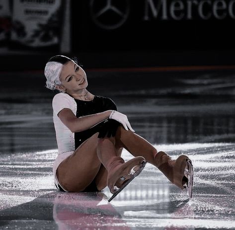 Alexandra Trusova Aesthetic, Gala Program, Ice Skating Photography, Ice Skating Pictures, Vintage Ice Skating, Figure Ice Skates, Sasha Trusova, Figure Skating Outfits, Skate 3