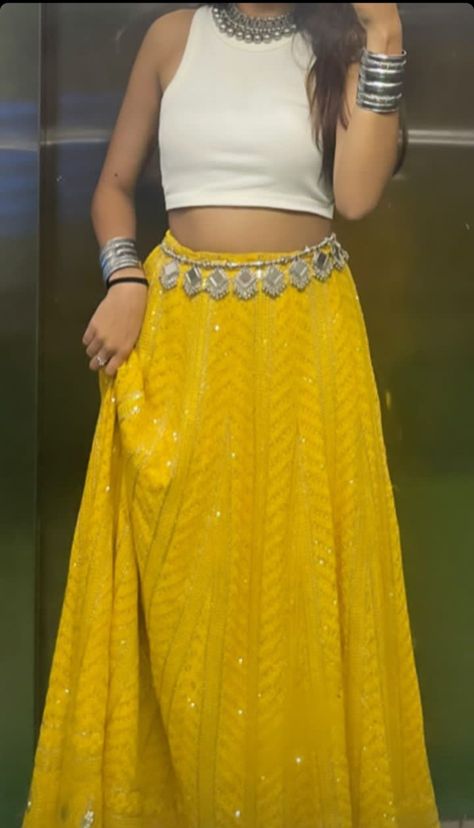 Yellow Garba Outfit, Navratri Fits Ideas, White Skirt Crop Top Outfit, Poses In Navratri Dress, Outfit Ideas For Dandiya Night, Lime Green Lehenga Combination, Mahashivratri Outfit Ideas, Yellow Navratri Outfit, Fashion Sense Ideas For Women