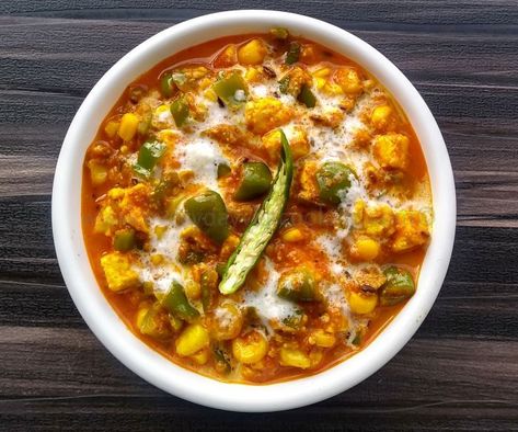 Corn, capsicum and paneer masala – Everyday Veg Cooking Paneer Masala, Tandoori Roti, Big Tomato, Paneer Recipe, Jeera Rice, Paneer Recipes, Red Chili Powder, Green Chilli, Fresh Cream