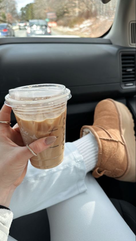 my vanilla sweet cream coldbrew just got a lil more macro friendly Vanilla Bean Aesthetic, Hot Coffee Aesthetic, Starbucks Coffee Aesthetic, Starbucks Vanilla Latte, Vanilla Sweet Cream, Vanilla Granola, Vibe Instagram, Iced Lattes, Starbucks Vanilla