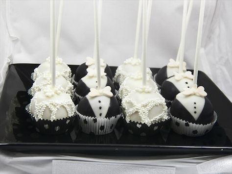 These Ridiculously Adorable Cake Pops Will Make Your Wedding Bride And Groom Cake Pops, Bride And Groom Cake, Wedding Cake Pops, Groom Cake, Wedding Dress Pictures, Neutral Wedding, Grooms Cake, Wedding Desserts, Cakepops