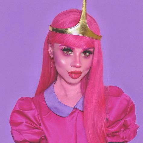 Beauty Influencer Eleanor Barnes's Cartoon Character Makeup Is Out of This World Princess Bubblegum Outfits, Princess Bubblegum Costumes, Princess Bubblegum Cosplay, Halloween Makeup Artist, Halloween Makeup Kits, Princess Makeup, Halloween Makeup Scary, Character Makeup, Pink Wig