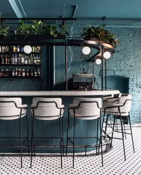 Soho London Restaurant, Restaurant In London, White Bar Stools, London Hotel, Design Café, Bar Interior Design, Decoration Restaurant, Open Dining Room, London Bars