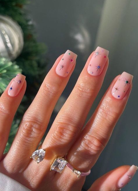 30 Fun Nail Art Ideas | The Everygirl New Years Nail Designs, Gel Nail Tips, Vacation Nails, Winter Nail Designs, Festival Nails, Nagel Inspo, Star Nails, New Year's Nails, Christmas Nail Designs