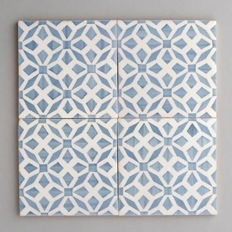 Baños Shabby Chic, Blue Kitchen Designs, Light Blue Kitchens, Blue Kitchen Decor, Portuguese Tiles, Subway Tiles, Tile Inspiration, Scandinavian Kitchen, Bathroom Floor Tiles