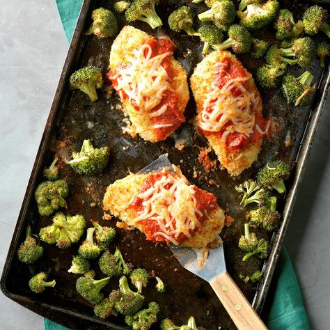 Sheet-Pan Chicken Parmesan Chicken Marinara, Ways To Cook Chicken, Sheet Pan Chicken, Sheet Pan Suppers, Baked Chicken Parmesan, Clean Plates, Pan Dinners, Chicken Parm, Frozen Broccoli