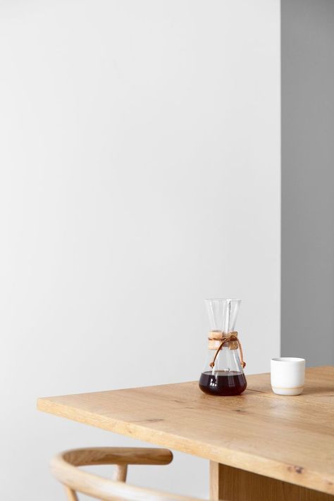 Minimalist Cafe Photography, Modern Coffee Photography, Cafe Ambience Ideas, Coffee Making Aesthetic, Coffee Minimalist, Drinking Black Coffee, Coffee On The Go, Frozen Coffee, Coffee Shot