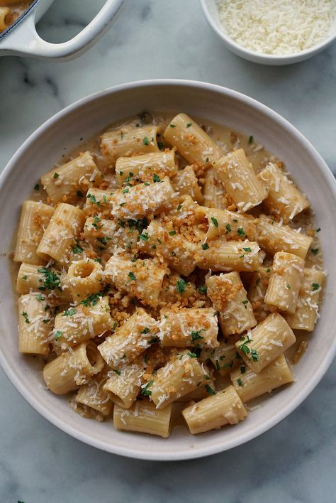 French Onion Soup Rigatoni French Onion Rigatoni, French Onion Soup Rigatoni, Rigatoni Soup Recipes, French Pasta Recipes, Dorm Dishes, French Onion Soup Pasta, Pasta Table, French Pasta, Easy French Onion Soup