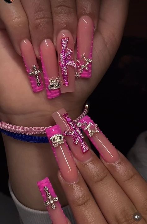 Croc Nail Design With Charms, Nails With Charms Y2k, Pink Croc Nails, Pink Nails With Charms, Croc Nails, Pink Bling Nails, Purple And Silver Nails, Nails With Charms, Mexican Nails