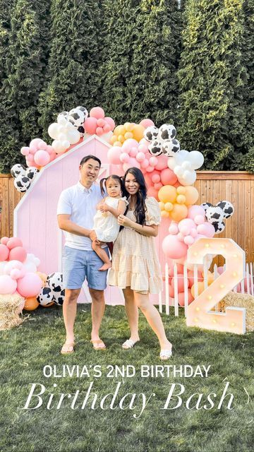 Moo Baa La La La Party, Diy Barn Backdrop Birthday, Oink Moo Cockadoodle Two, Diy Barn Backdrop, Oink Baa Moo Im Two, Petting Zoo Birthday Party, Petting Zoo Birthday, Petting Zoo Party, Barn Backdrop