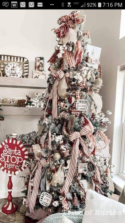 Farmhouse White Christmas Tree, Farmhouse Christmas Trees Ideas, Frosty Christmas Tree, Red Farmhouse Christmas Tree, Tree Filler Ideas Christmas, Farm Style Christmas Tree, Red White And Black Christmas Tree, Pencil Tree Decorating Ideas Farmhouse, Simple Farmhouse Christmas Tree Ideas