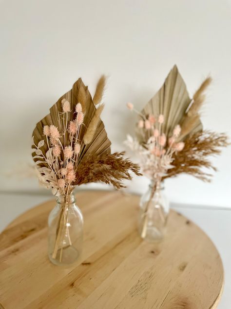 Boho Neutral Party Decor, Palms And Pampas, Boho Diy Centerpiece, Boho Theme Decorations, Palm Spear Decor, Boho Party Food Table, Simple Boho Centerpieces Diy, Pink Boho Party Decor, Boho Shower Table Decor