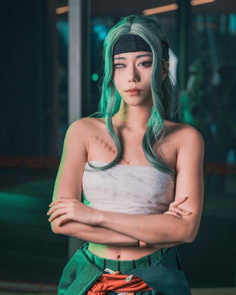 Zoro One Piece Cosplay Female, Zoro Makeup, Female Zoro Cosplay, Fem Zoro, Zoro Lost, Zoro Costume, Female Zoro, Roronoa Zoro Cosplay, Sanji Cosplay