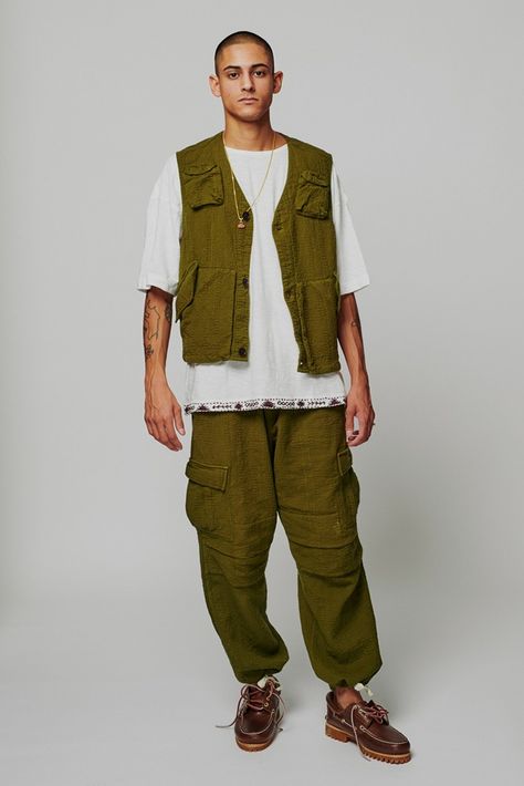 18 East Perfects the Cargo Pant for Fall #highsnobiety #shopping #deals #streetwear Utility Style Fashion, Utilitarian Fashion Mens, Indian Streetwear, Thai Fisherman Pants, Skater Outfits, Tactical Wear, Fisherman Pants, Leather Jacket Style, Chicago Style