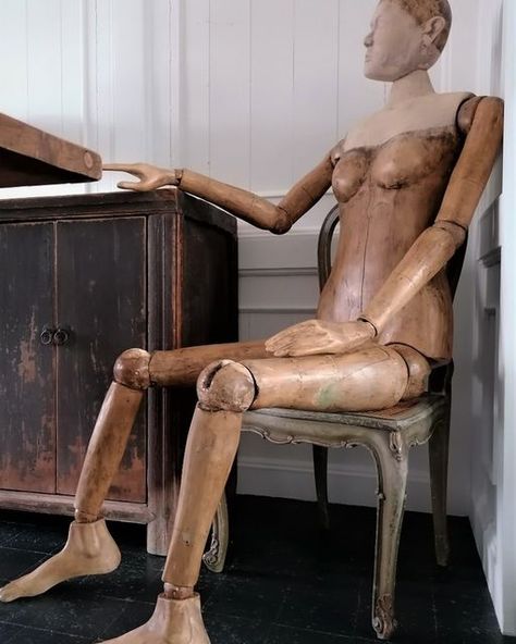 Articulated Mannequin, Wooden Mannequin, Artist Mannequin, Vintage Robots, Cute Room Ideas, Doll Costume, Wooden Art, Life Size, Fashion Models