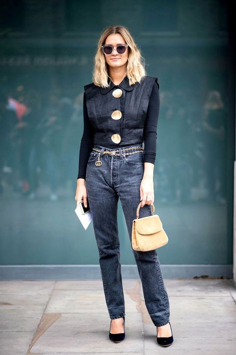 50 Outfit Ideas Our Editors Are Obsessing Over Right Now | Who What Wear Chain Belt Outfit, Belt Outfit, London Fashion Week Street Style, Top Street Style, Metallic Pants, Sporty Dress, All White Outfit, Uk London, Lifestyle Trends