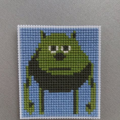 Shrek Alpha Pattern, Shrek Cross Stitch, Twitter Reaction, Funny Twitter, Mike Wazowski, Disney Cross Stitch, Melting Beads, Halloween Bags, Meme Funny