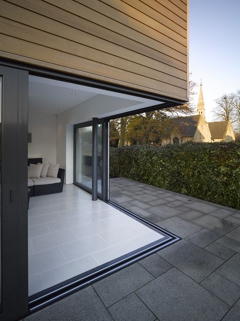 The aluminium sliding doors with removable corner post provides the perfect connection to the raised patio and garden beyond. Level threshold allows a seamless transition from the open plan kitchen, dining and living area. #slidingdoors #removablecornerpost #cornerglazing #levelthreshold #insideoutside #aluminiumslidingdoors #granddesigns #sunparadise Modern Conservatory, Stacker Doors, It Magazine, Sliding Door Window Treatments, Garage To Living Space, Door Window Treatments, Glass Doors Patio, Aluminium Sliding Doors, Raised Patio