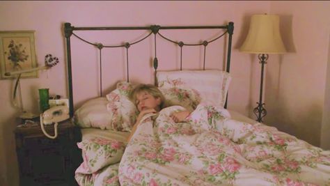 Laura Palmers Room Palmer House, Laura Palmer, Girl’s Room, Foto Art, Twin Peaks, Room Inspiration Bedroom, Film Stills, Dream Bedroom, Bedroom Inspo