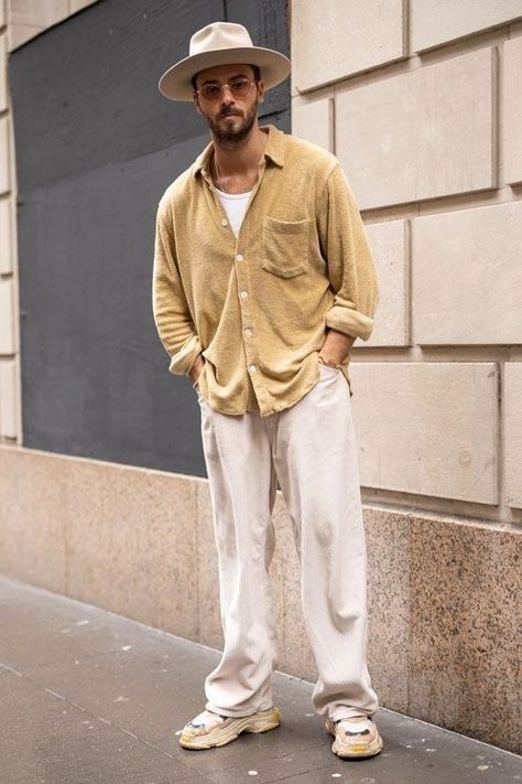 15 Must-Have Fall Travel Outfits: Your Ultimate Guide to an Autumn Getaway 남성 근육, Casual Holiday Outfits, Late Summer Outfits, Fall Travel Outfit, Style Masculin, Mens Fashion Inspiration, Best Mens Fashion, Mens Pants Fashion, Stylish Mens Outfits