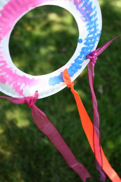 Kite made from a paper plate - great Letter K craft for preschoolers and toddlers Letter K Craft, K Craft, Kite Craft, Fun Thanksgiving Games, Kites Craft, Thanksgiving Crafts For Toddlers, Science For Toddlers, Thanksgiving Games For Kids, Paper Plate Craft