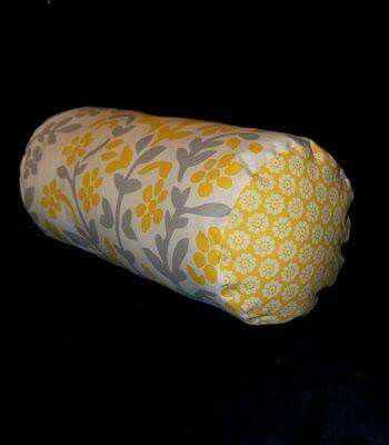 Cylinder Pillow, Yoga Pillow, Sewing Cushions, Roll Pillow, Yoga Bolster, Minimal Patterns, Pillow Tutorial, Sewing Pillows, Bolster Pillow