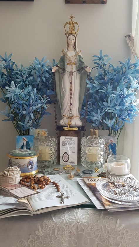 Virgin Mary Alter Home Altar, Mother Mary Altar, Catholic Alters For Home, Virgin Mary Altar, Mary Altar, Catholic Home Altar, Catholic Core, Roman Catholic Art, Home Altar Catholic