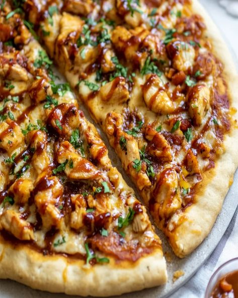 Learn how to make a delicious homemade Chipotle BBQ Chicken Pizza with fresh dough, smoky chicken, and a tasty BBQ base. Perfect Bbq Pizza Recipes, Chicken Bacon Pizza, Barbeque Chicken Pizza, Bbq Chicken Pizza Recipe, Bbq Chicken Flatbread, Chicken Flatbread Pizza, Chicken Pizza Recipe, Chicken Pizza Recipes, Homemade Chipotle