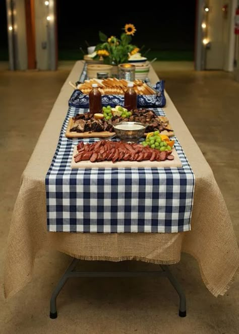 Bbq Theme Dinner Party, I Do Bbq Table Decorations, I Do Bbq Ideas Decorations, Chic Barbecue Party, Backyard Bbq Table Decor, Birthday Party Bbq Ideas, Black And White Bbq Party, Vintage Bbq Party, August Table Decorations