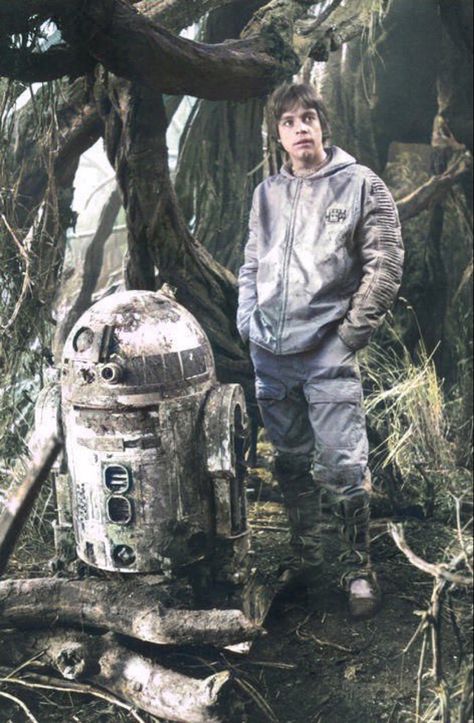 "Star Wars: The Empire Strikes Back" - Mark Hamill (Behind the Scenes) Star Wars Cast, Star Wars R2d2, Cuadros Star Wars, Empire Strikes Back, Star Wars Film, Pahlawan Super, Mark Hamill, Star Wars Wallpaper, Star Wars Pictures