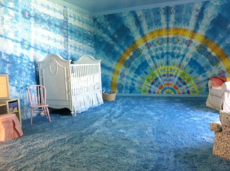 Hippie home decor! Tie Dye Nursery, Tie Dye Decor, Tie Dye Bedroom, Tie Dye Room, Dye Wallpaper, Tie Dye Wall, Tie Dye Decorations, Dye Patterns, Tie Dye Crafts