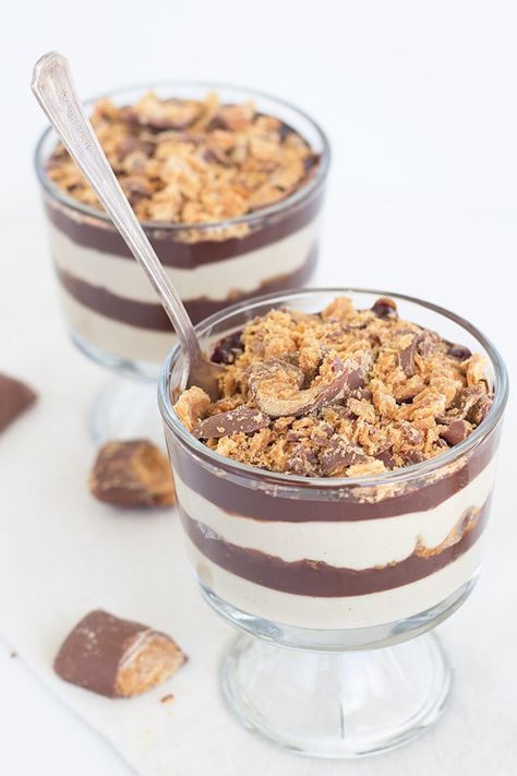 Butterfinger Trifles Trifle Cake, Trifle Dessert Recipes, Hosting Website, Parfait Recipes, Trifle Desserts, Decadent Chocolate Cake, Food Chocolate, Trifle Recipe, How Sweet Eats