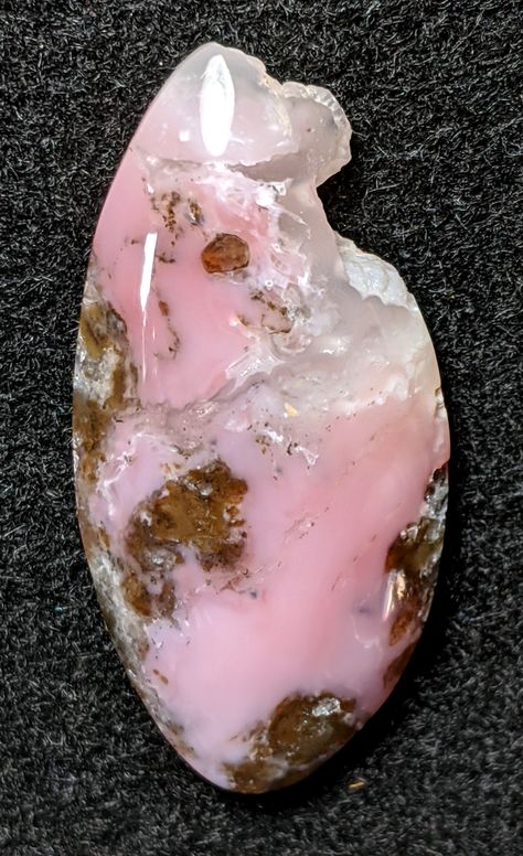 Earth Gift, Rough Gems, Pretty Rocks, Wedding Tattoos, Gems And Minerals, Pink Opal, Pink Pink, Crystal Gems, Crystals Minerals