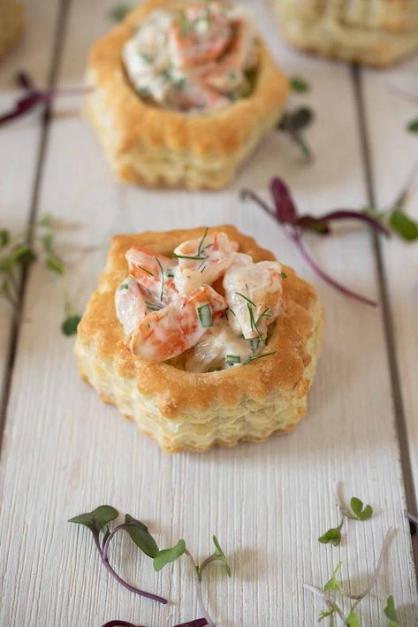 With virtually no cooking involved, these Shrimp Salad and Avocado Puff Pastry Shells come together so quickly. All you have to do is bake the pastry! This is one of those perfect dishes that you can make ahead for summer entertaining. #shrimpavocado #shrimppuffpastry #volauvents Thanksgiving Shrimp, Volauvent Recipes, Easy Fried Shrimp, Cursed Cakes, Fancy Appetizer Recipes, Shrimp Appetizer Recipes, Puff Pastry Shells, Shrimp Appetizer, Pepperidge Farm Puff Pastry