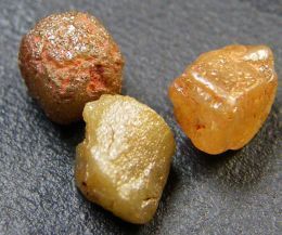 Identifying Raw And Rough Gemstones | Precious Gems From Antiquity: Diamonds, Amber, Opals Raw Gemstones Rocks, Purple World, Rare Diamonds, Rough Gems, Chocolate Diamonds, Pretty Rocks, Mineral Stone, Minerals And Gemstones, Raw Diamond