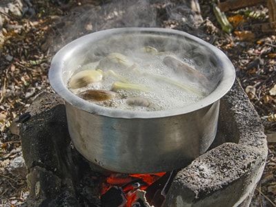 How to Make Penicillin Soup - The Lost Herbs Penicillin Soup, Mushroom Powder, Herbs For Health, How To Dry Rosemary, Chicken Soup Recipes, Bone Broth, Vitamins And Minerals, How To Cook Chicken, Homemade Recipes