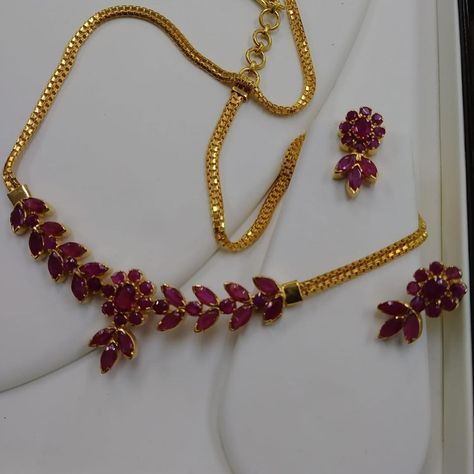 Ruby Jewelry Necklaces Gold, Ruby Necklace Designs, Ruby Jewelry Necklaces, Gold Jewelry Simple Necklace, Handmade Gold Jewellery, Gold Necklace Indian Bridal Jewelry, Gold Necklace Simple, Gold Pendant Jewelry, Black Beaded Jewelry