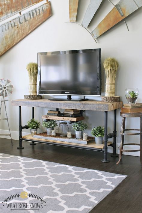 The Creative Gallery #180 - Making it in the Mountains Tv Stand Plans, Industri Modern, Farmhouse Diy Projects, Industrial Tv Stand, Tv Stand Decor, Tv Stand Designs, Living Tv, Farmhouse Tv Stand, Diy Tv Stand