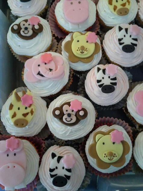 Zoo animal cupcakes for baby shower without the pink bow for a boy Pink Safari Cupcakes, Safari Shower Ideas, Cupcakes For Baby Shower, Zoo Animal Cupcakes, Safari Baby Shower Girl, Safari Baby Girl, Safari Cupcakes, Baby Shower Cupcakes For Girls, Kate Baby