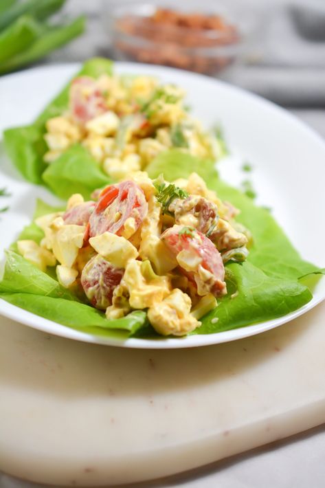 Egg salad on a bed of lettuce wrap. Low Carb Blt, Best Egg Recipes, Lauren Kelly, Chicory Recipe, Pork Bacon, Lettuce Wrap, Low Carb Salad, Superfood Recipes, Best Easy Recipes