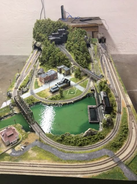 Train Table Layout, Model Trains Ho Scale, Model Train Display, N Scale Train Layout, N Scale Layouts, Ho Train Layouts, Model Train Table, Ho Scale Train Layout, N Scale Model Trains