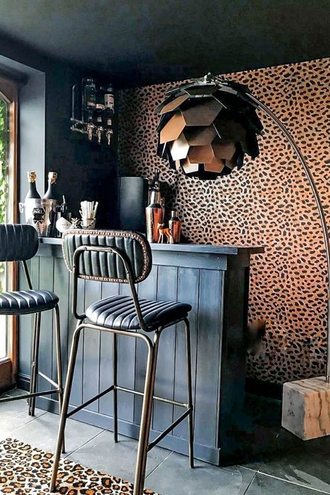 An iconic bar setting that is superior style and sophistication.

For more inspiration visit #ilovewallpaper Glamorous Home, Home Bar Rooms, Modern Home Bar, Bar Sala, Home Bar Design, Diy Home Bar, Home Bar Designs, Casa Vintage, Bar Interior