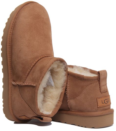 The Classic Ultra Mini updates Ugg’s most iconic silhouette with a lower shaft height, adding easy on-off and enhanced versatility. Pre-treated to keep it looking better for longer, this classic features everything you love about the original: signature sheepskin upper, ultra-soft UGGplush lining, and a flexible, lightweight sole. Wear with virtually anything, the styling options are endless. Uggs Mini, Ultra Mini Uggs, Cute Uggs, Ugg Ultra Mini, Chestnut Uggs, Pretty Shoes Sneakers, Ugg Mini, Shoes Outfit Fashion, Girly Shoes