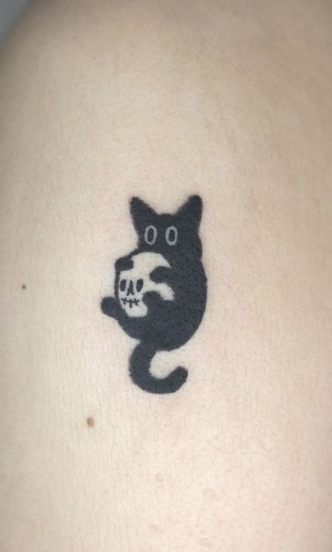 Tiny Creepy Tattoos, Grunge Cat Tattoo, Derpy Cat Tattoo, Tattoo Ideas Silly, Nothing Nowhere Tattoo, Creepy Cute Tattoo Ideas, Cat With Knife Tattoo, Indie Tattoo Grunge, Creepy Cat Tattoo