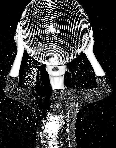 Disco Photoshoot, Engagement Party Attire, Studio 54 Party, Disco Aesthetic, Musica Disco, Disco Glam, Party Photoshoot, Italo Disco, Glitter Bomb