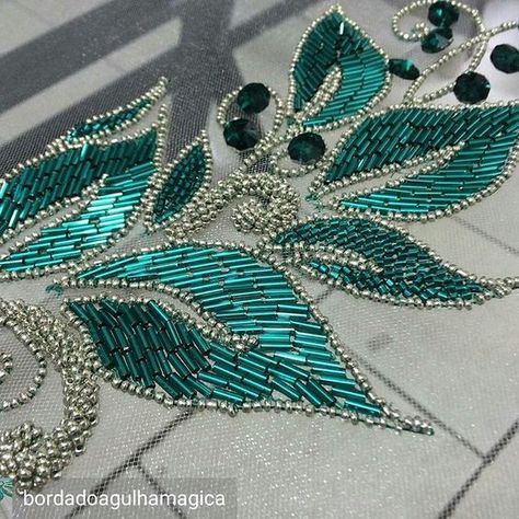 bordado en Pedrería alta costura de Marianela isashi, bordado Pin Tutorial, Bead Fashion, Travel Recipes, Tambour Beading, Face Embroidery, Ideas Embroidery, Tambour Embroidery, Beadwork Embroidery, Bead Embroidery Tutorial