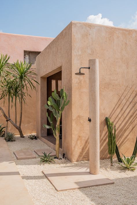 Mud House, Adobe House, Refreshing Water, Photo Shoot Location, Open Living Area, Home Magazine, Brutalism, Villa Design, House And Home Magazine