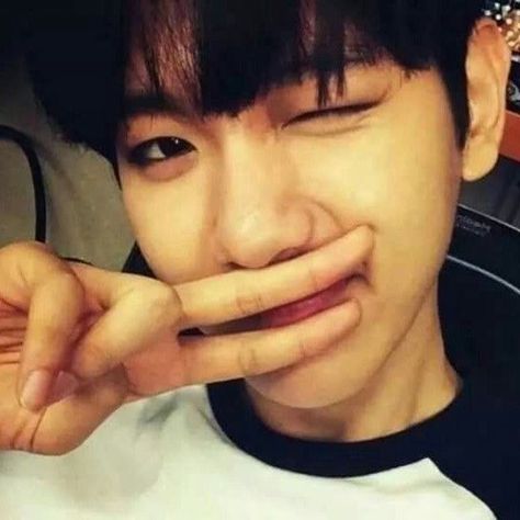 Baekhyun Selca, Emo Pfp, Hyun Jae, Exo Korean, Bf Material, Best Icons, Brooklyn Baby, Exo Chanyeol, Exo Baekhyun